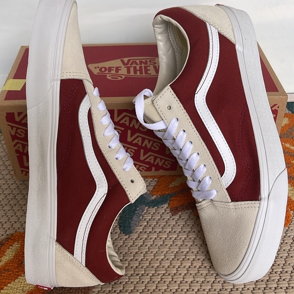 Vans WMNS Old Skool
Canvas/Suede Fired Brick
VN0007NTZHG
Sneakers - Picture 13 of 16
